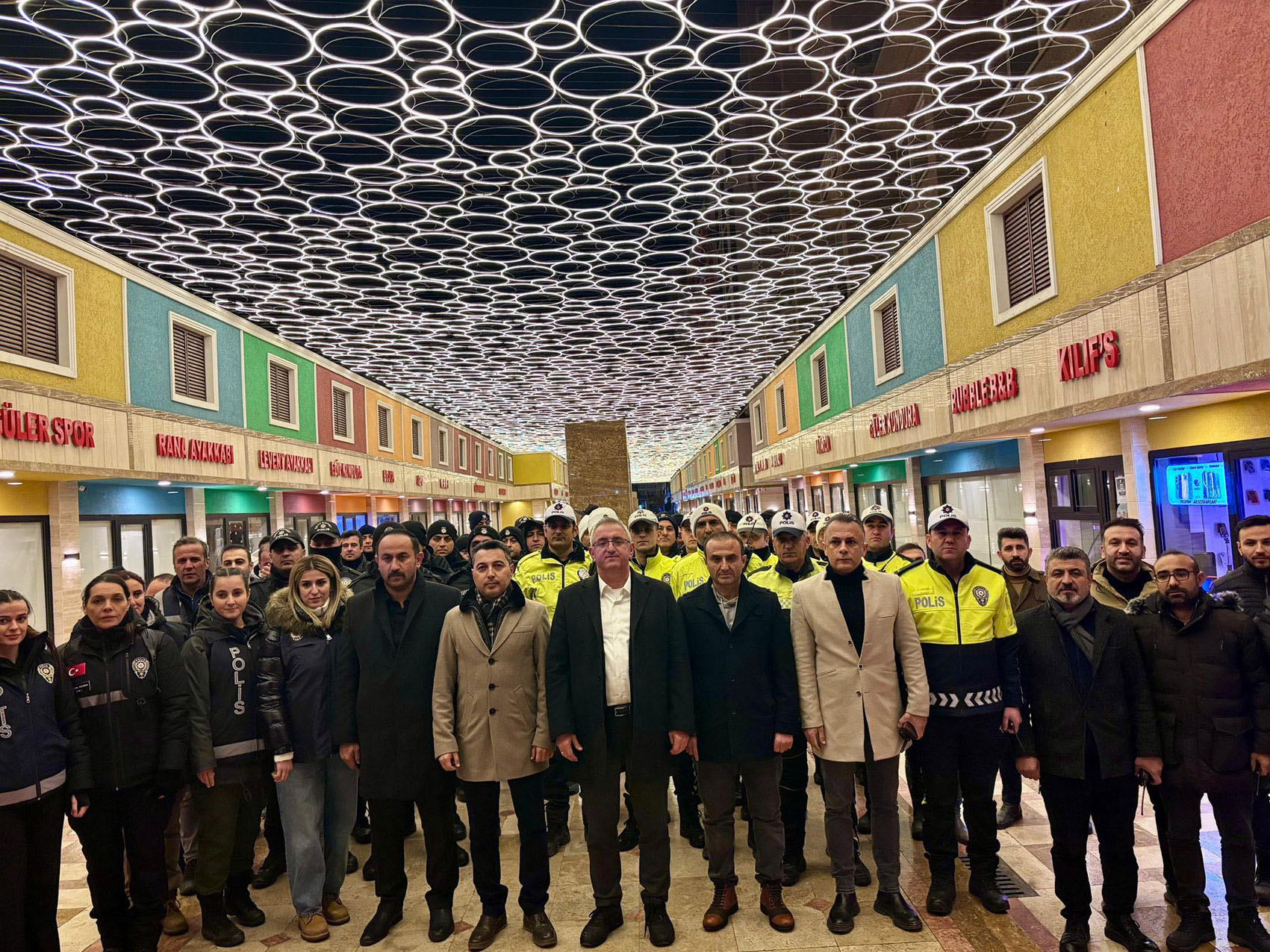İskenderun Kaymakamı Muhammet Önder; İlçe Emniyet Müdürü Nevzat Güneş, İlçe
