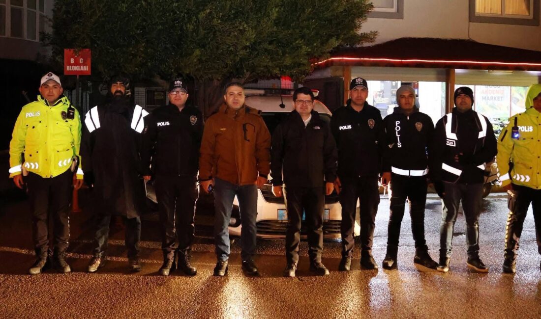 Kaymakam Eroğlu’ndan Yeni Yıl Ziyareti Arsuz Kaymakamı Eroğlu’ndan Görev Başındaki Personele Yeni Yıl Ziyareti Arsuz