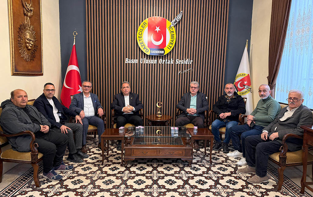 İSTE Öğretim Üyelerinden Sempozyuma Davet İSTE Öğretim üyeleri Prof. Dr. M. Eyyuphan Yakıncı ve Prof.
