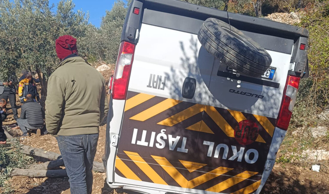Öğrenci Servisi Şarampole Yuvarlandı: 5 Kişi Kurtarıldı Hatay’ın Yayladağı ilçesine bağlı Gözlüce Mahallesi’nde meydana gelen trafik kazasında,