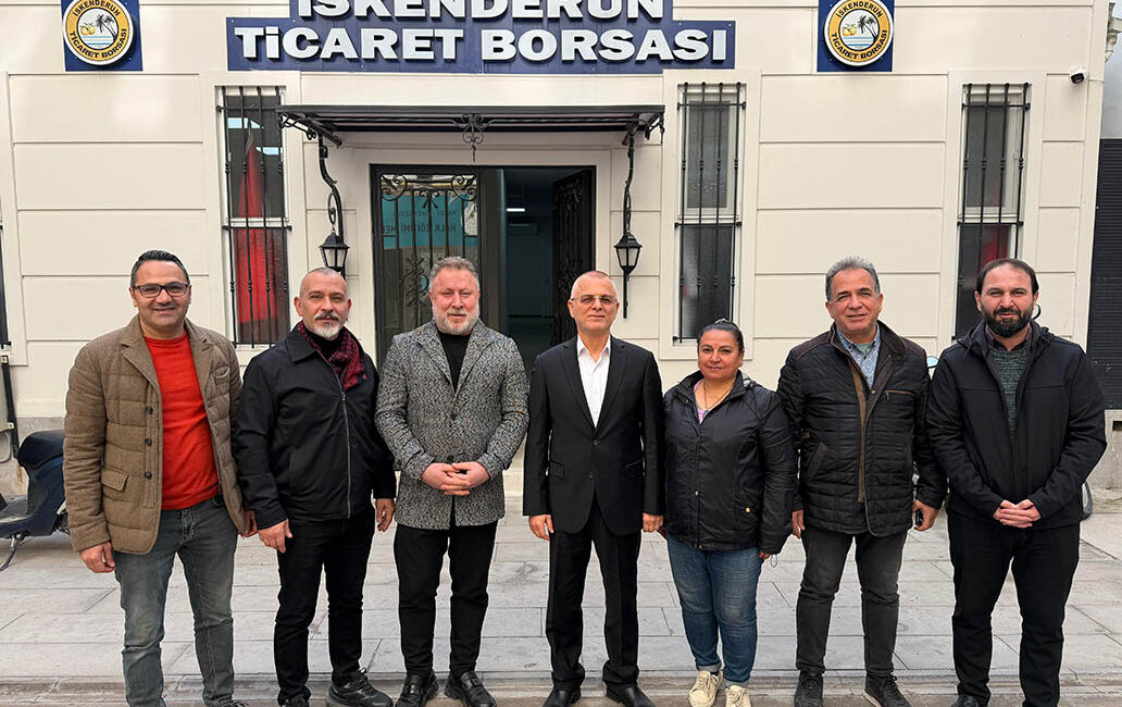 İskenderun Gazeteciler Cemiyeti (İGC) Başkanı Diyap Atar, beraberinde yönetim kurulu