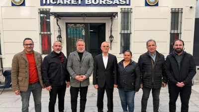 İskenderun Gazeteciler Cemiyeti (İGC) Başkanı Diyap Atar, beraberinde yönetim kurulu
