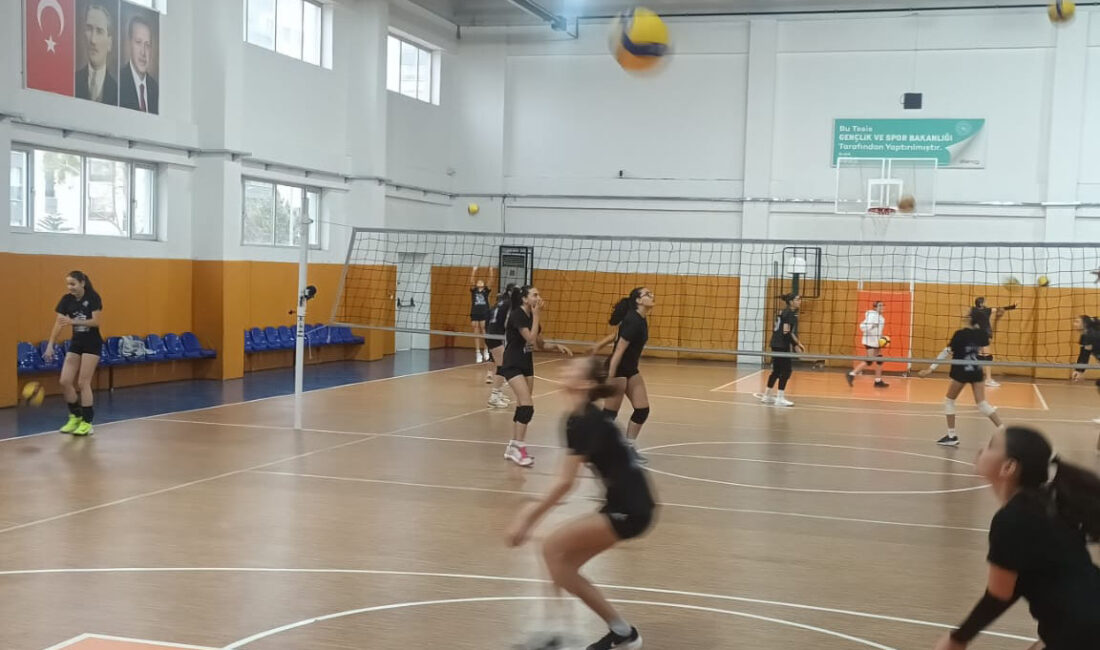 İSKENDERUN BELEDİYESİ’NDEN VOLEYBOL HAMLESİ Bünyesinde bulunan spor takımları ile gençlere dokunan İskenderun Belediyesi yeni