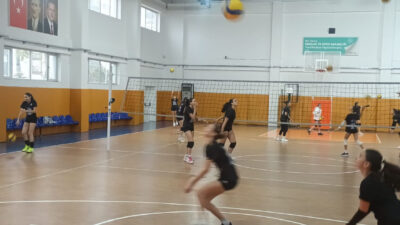 Bünyesinde bulunan spor takımları ile gençlere dokunan İskenderun Belediyesi yeni