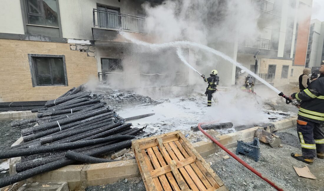 Yalıtım Malzemeleri Yangını Söndürüldü Antakya’da Bina Dış Yalıtım Malzemeleri Yangını Söndürüldü Hatay’ın Antakya ilçesine