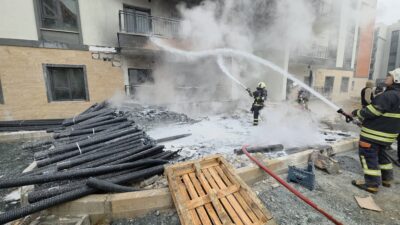 Antakya’da Bina Dış Yalıtım Malzemeleri Yangını Söndürüldü Hatay’ın Antakya ilçesine