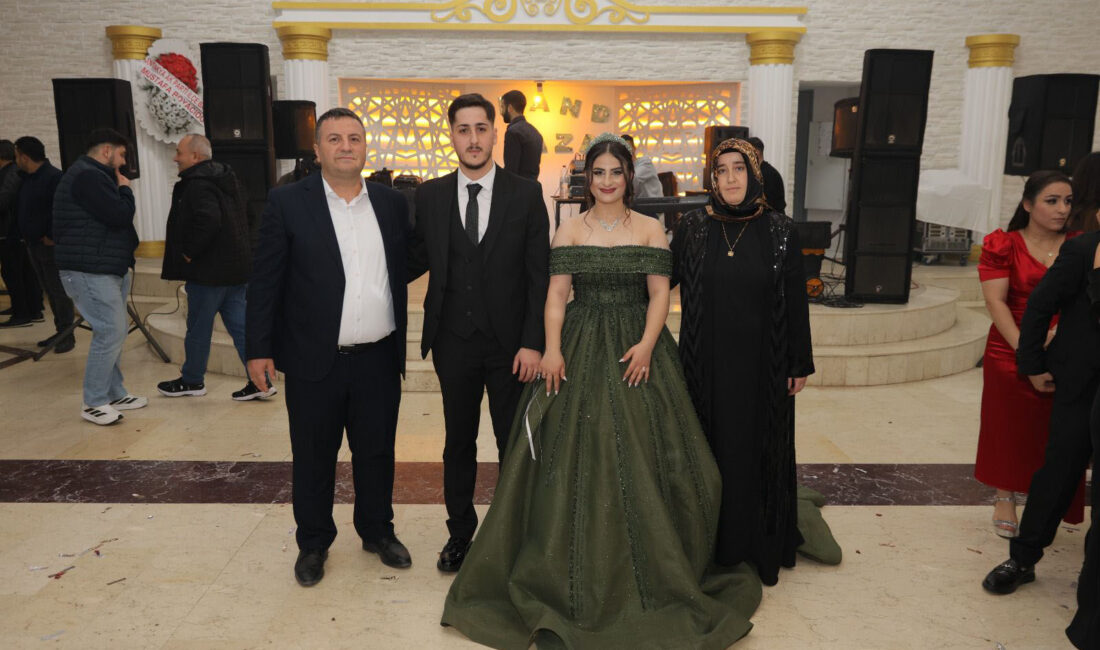 Cemalettin Ersoy’un Oğlu Abdulkadir ile Esra Önel Nişanlandı İskenderun Devlet Hastanesi Destek Hizmetler Müdürü Cemalettin Ersoy’un oğlu Abdulkadir