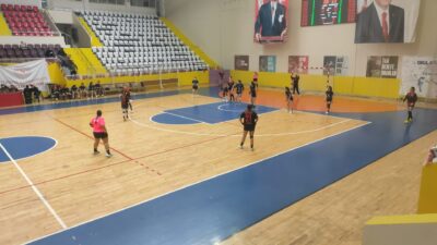 Türkiye Kadınlar Hentbol 1 liginde mücadele eden İskenderun Belediyesi hentbol