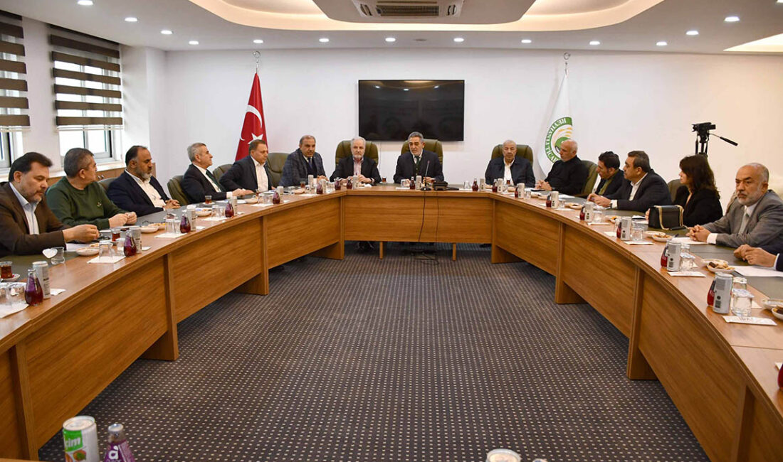 Hatay İş Dünyası Platformu Reyhanlı’da Toplandı Hatay genelindeki oda ve borsa başkanlarının katılımıyla oluşturulan Hatay İş
