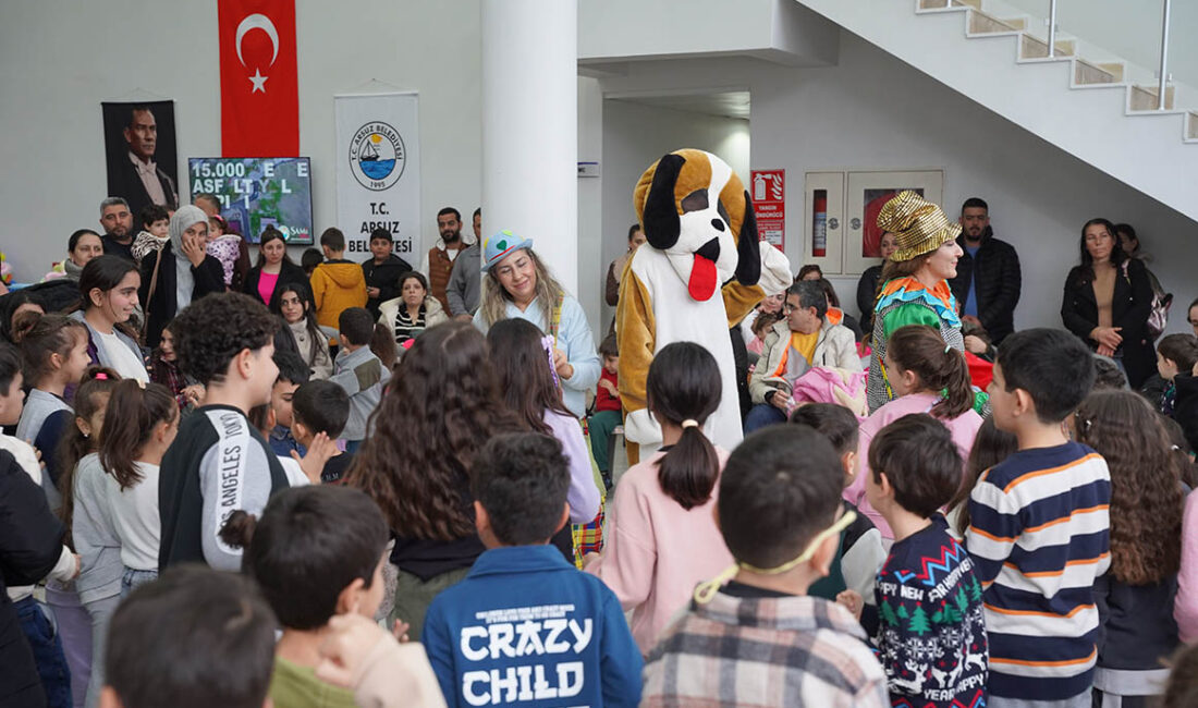 Başkan Sami Üstün’den: “Çocuklara Yarıyıl Sürprizi” Arsuz Belediye Başkanımız Sami Üstün’ün öncülüğünde, Nazım Hikmet Kültür Merkezimizde