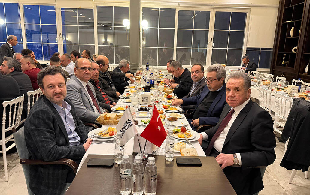 Atakaş: “Bu Şirketin Gerçek Sermayesi Alın Terinizdir” Atakaş Ailesi İftar Sofrasında Buluştu: Y.K. Başkanı Recep Atakaş, çalışanlarını