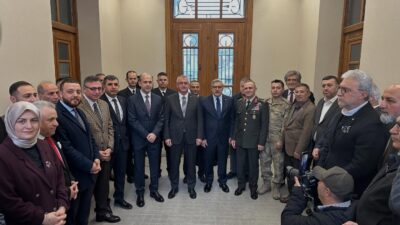 İskenderun’da arefe günü düzenlenen Halk – Protokol bayramlaşma programında birlik