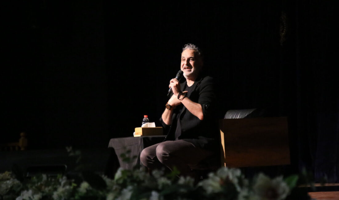 BEKİR DEVELİ İSKENDERUN’DA SAHNE ALDI Hatay Büyükşehir Belediyesi (HBB), kültür ve sanat etkinlikleriyle ramazan ayının
