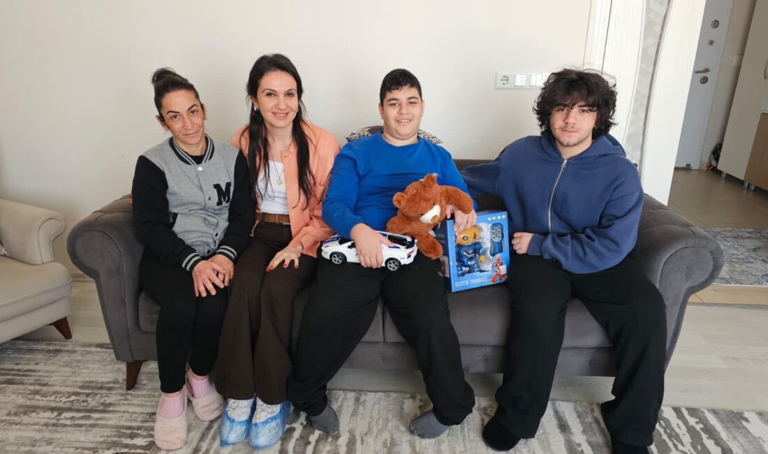 İskenderun Devlet Hastanesi Evde Sağlık Hizmetleri ekipleri, hastaları yalnız bırakmıyor.