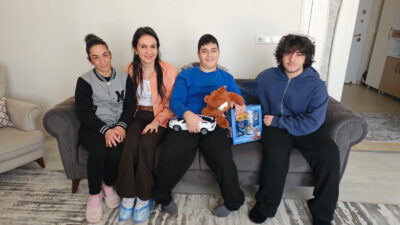 İskenderun Devlet Hastanesi Evde Sağlık Hizmetleri ekipleri, hastaları yalnız bırakmıyor.