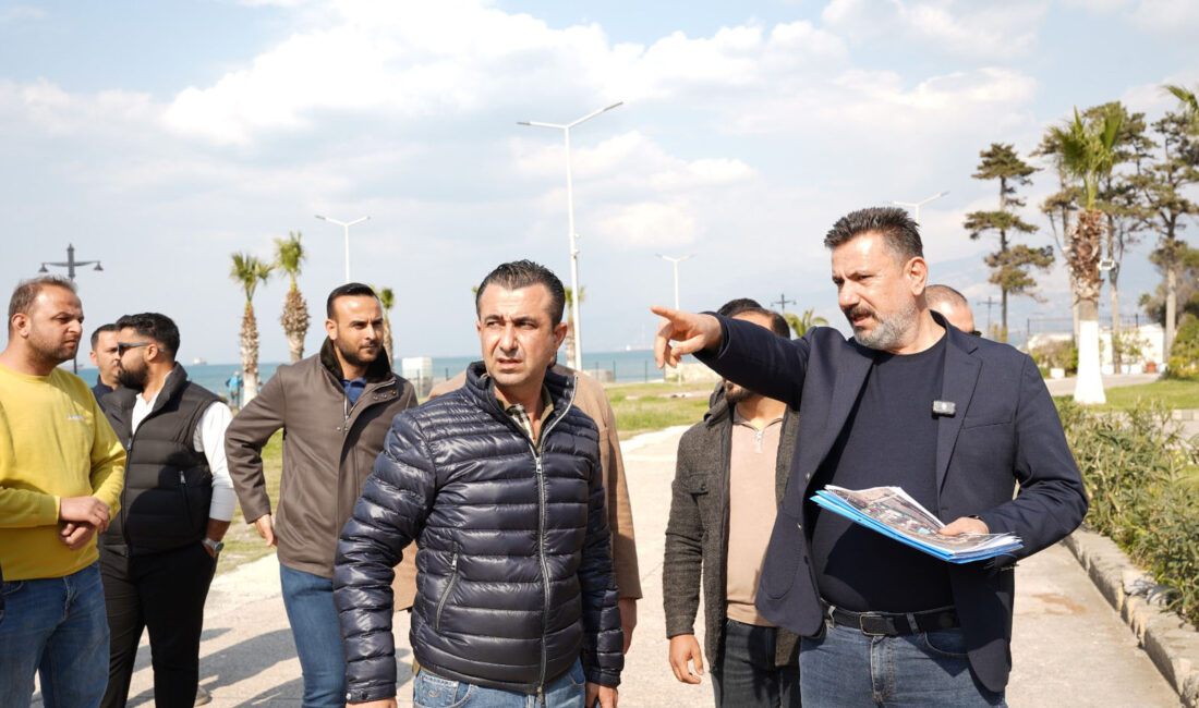 BAŞKAN ÜSTÜN’DEN ESTETİK BİR HAMLE DAHA: KARAAĞAÇ SAHİL YÜRÜYÜŞ YOLU Arsuz Belediyesi, Karaağaç sahil bandında başlattığı kapsamlı yenileme çalışmalarıyla Konarlı