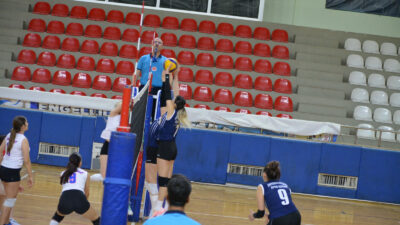 İskenderun Belediye Spor açılış maçında Voleybol takımı Osmaniye Düziçi Voleybol