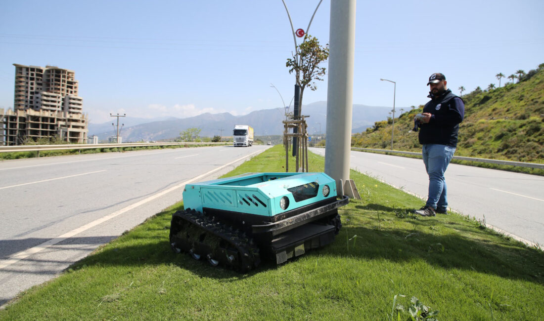 ROBOT ÇİM BİÇME MAKİNELERİ HİZMETE ALINDI HBB İLE YEŞİL ALANLARDA MODERN DÖNEM Hatay Büyükşehir Belediyesi (HBB),