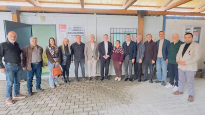 İskenderun Gazeteciler Cemiyeti Yönetim Kurulu üyeleri ve cemiyet üyeleri, kongrenin