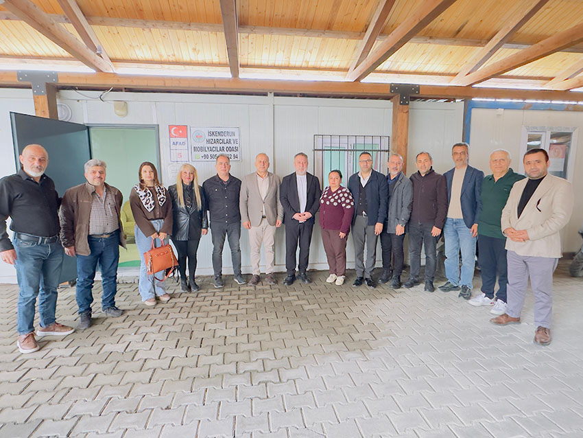 İskenderun Gazeteciler Cemiyeti Yönetim Kurulu üyeleri ve cemiyet üyeleri, kongrenin