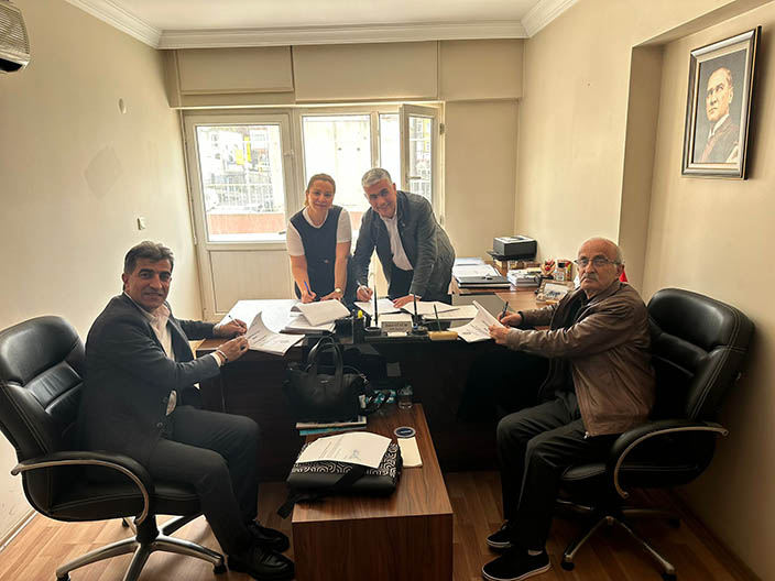 EMTA KABLO’DA EMEKÇİNİN YÜZÜ GÜLDÜ: EMTA KABLO’DA EMEKÇİNİN YÜZÜ GÜLDÜ: YILLIK %60 ÜCRET ARTIŞI, 48