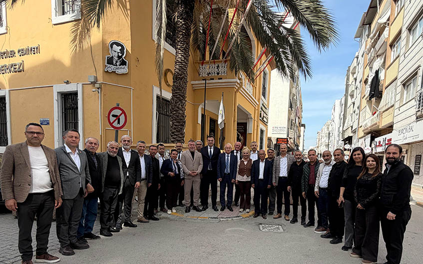 İskenderun’da anlamlı buluşma Hatay Esnaf Odaları Birliği İskenderun Gazeteciler Cemiyetini ziyaret etti: Depremin