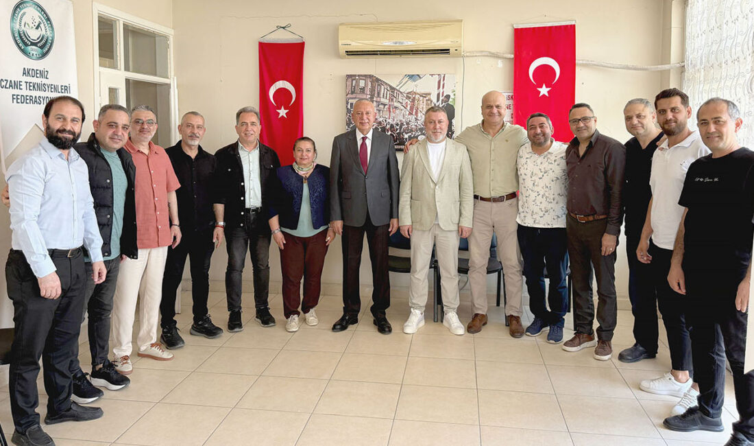 İGC’den Eczacı Teknisyenlerine Anlamlı Ziyaret İskenderun Gazeteciler Cemiyeti Başkanı Diyap Atar ve beraberindeki heyet, Akdeniz