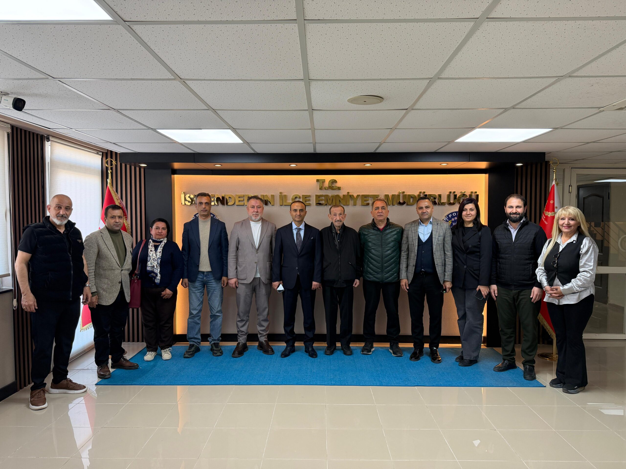 İskenderun Gazeteciler Cemiyeti (İGC) yönetimi ve üyeleri, 10 Nisan Polis