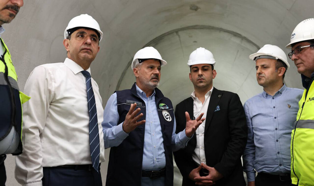 BAŞKAN ÖNTÜRK’TEN TÜRKİYE’NİN EN BÜYÜK ATIK SU TÜNELİNDE İNCELEME Hatay Büyükşehir Belediye Başkanı Mehmet Öntürk, Türkiye’nin en büyük atık
