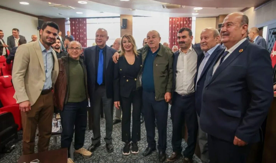 MUHTARLAR DERNEĞİNDE ETHEM AYSEKİ GÜVEN TAZELEDİ İskenderun Mahalle Muhtarları Derneği’nin olağan seçiminde iki liste yarıştı, mevcut