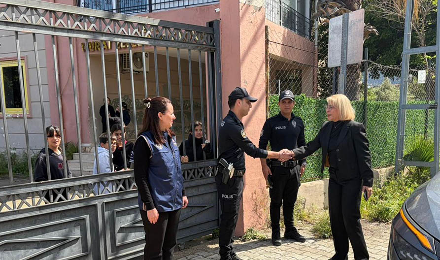 Arsuz İlçe Emniyet Müdürlüğü ekipleri,  İlçe sınırlarında bulunan tüm okullarda