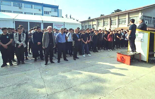 İskenderun Mesleki ve Teknik Anadolu Lisesi’nde görev yapan İngilizce Öğretmeni