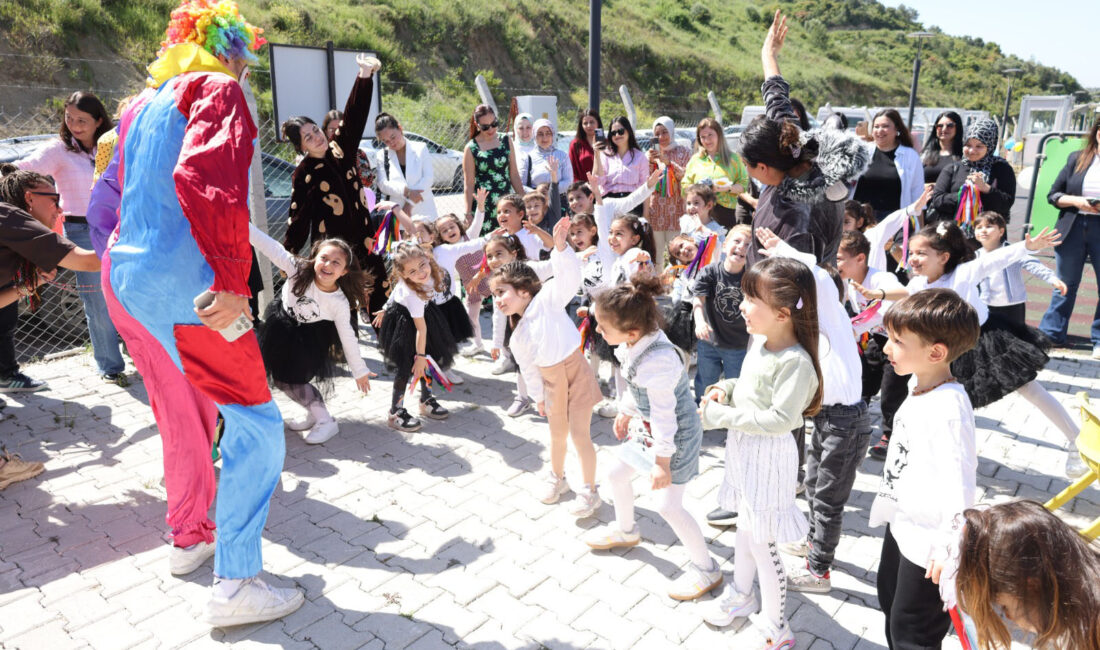 ANNELER GÜNÜ’NDE ANNE VE ÇOCUKLAR HBB ETKİNLİĞİNDE BULUŞTU Hatay Büyükşehir Belediyesi (HBB), Anneler Günü dolayısıyla Antakya Sağlıklı Yaşam