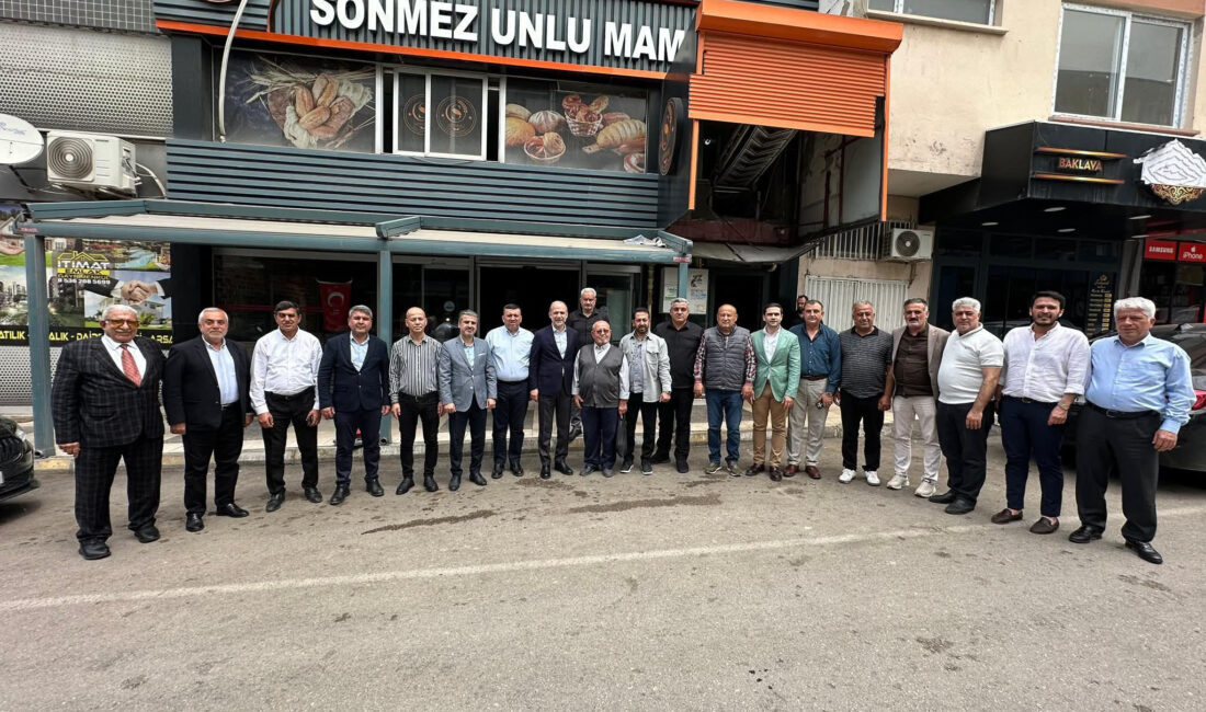 Hatay Milletvekili Abdulkadir Özel, İskenderun İlçe Başkanı Bülent Özer ile
