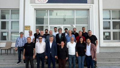 İskenderun Gazeteciler Cemiyeti Başkanı Diyap Atar, yönetim kurulu üyeleri ve