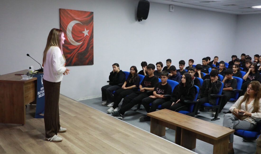HBB’DEN ÖĞRENCİLERE SAĞLIKLI BESLENME VE AKRAN ZORBALIĞI EĞİTİMİ Hatay Büyükşehir Belediyesi (HBB), gençlerin sağlıklı bireyler olarak yetişmesine katkı