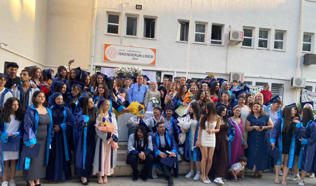 İSKENDERUN LİSESİ’nde MEZUNİYET COŞKUSU Ülkemizde kurulan 38. lise olan İskenderun Lisesi’nde mezuniyet töreni büyük