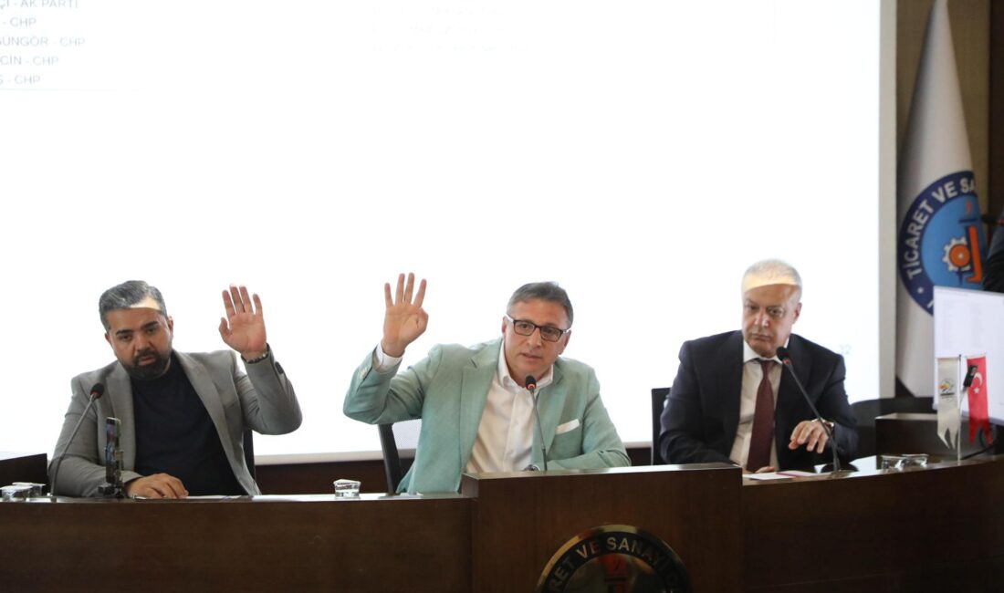 İSKENDERUN BELEDİYESİ CHP GRUBU YİNE RED VERDİ BAŞKAN DÖNMEZ İSKENDERUN KAMUOYUNA SORDU İskenderun Belediye Meclisi toplantısında gündem maddelerinden biri, yapılacak hizmetlerin karşılığında,