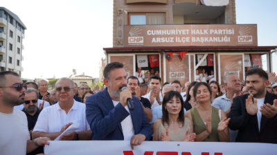 Hatay’ın Arsuz ilçesinde siyasi gündemi yakından ilgilendiren önemli bir gelişme