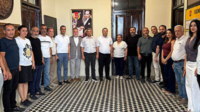 İskenderun Devlet Hastanesi Başhekimi Dr. Adem Sarı, hastanenin idari kadrosuyla
