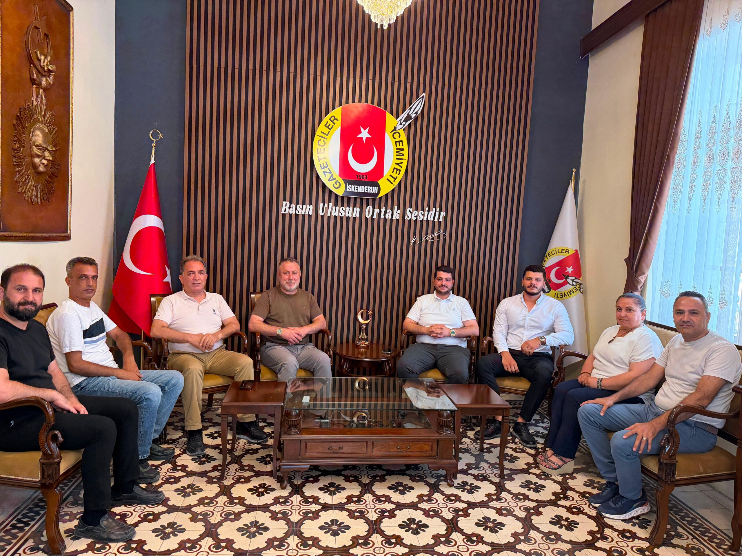 Genç MÜSİAD Hatay Başkanı Enes Seven ve yönetim kurulu üyeleri,