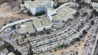 İSKENDERUN NUMUNE DEVLET HASTANESİ’NİN OTOPARK ÇİLESİ BİTİYOR: 1500 ARAÇLIK YENİ