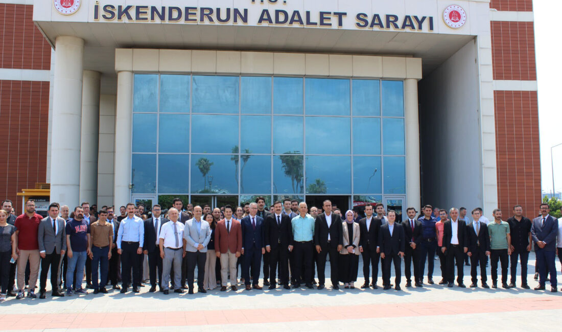 İskenderun Adliye Personelinden Sevgi Dolu Uğurlama Yaz kararnamesi ile görevlerinden ayrılan İskenderun Cumhuriyet Başsavcısı Muhammet Emin