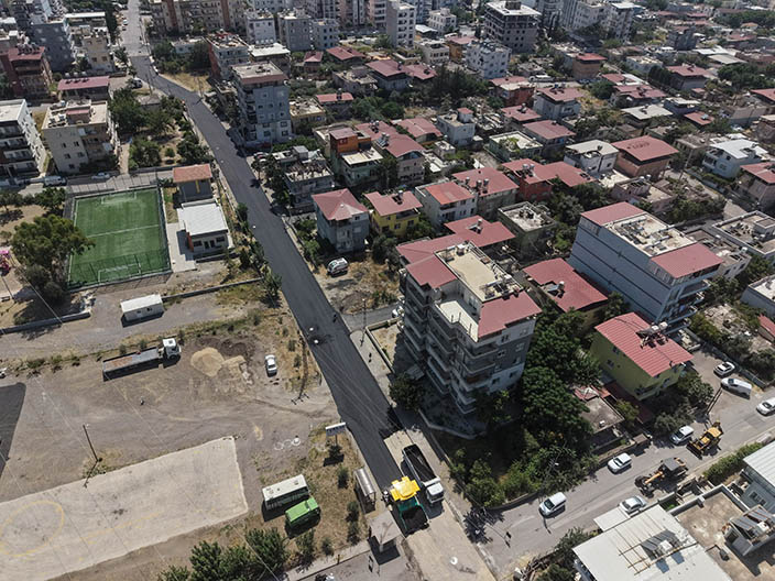 İskenderun Belediyesi’nden Dev Yol Yatırımı: 111 Kilometre Yeni Yol, 186 Bin Ton Asfalt İskenderun Belediyesi, ilçe genelinde ulaşımı daha güvenli ve konforlu hale