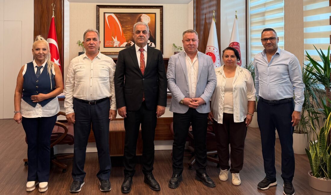İskenderun Gazeteciler Cemiyeti (İGC) Başkanı Diyap Atar ve yönetim kurulu