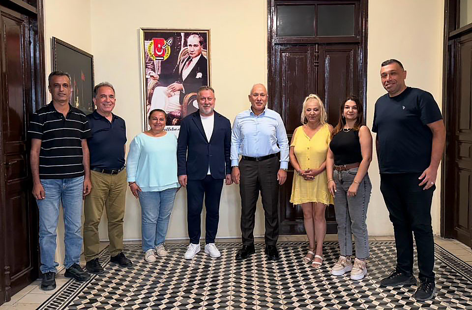 İş insanı Fatih Tosyalı, İskenderun Gazeteciler Cemiyeti’ni ziyaret ederek kentte