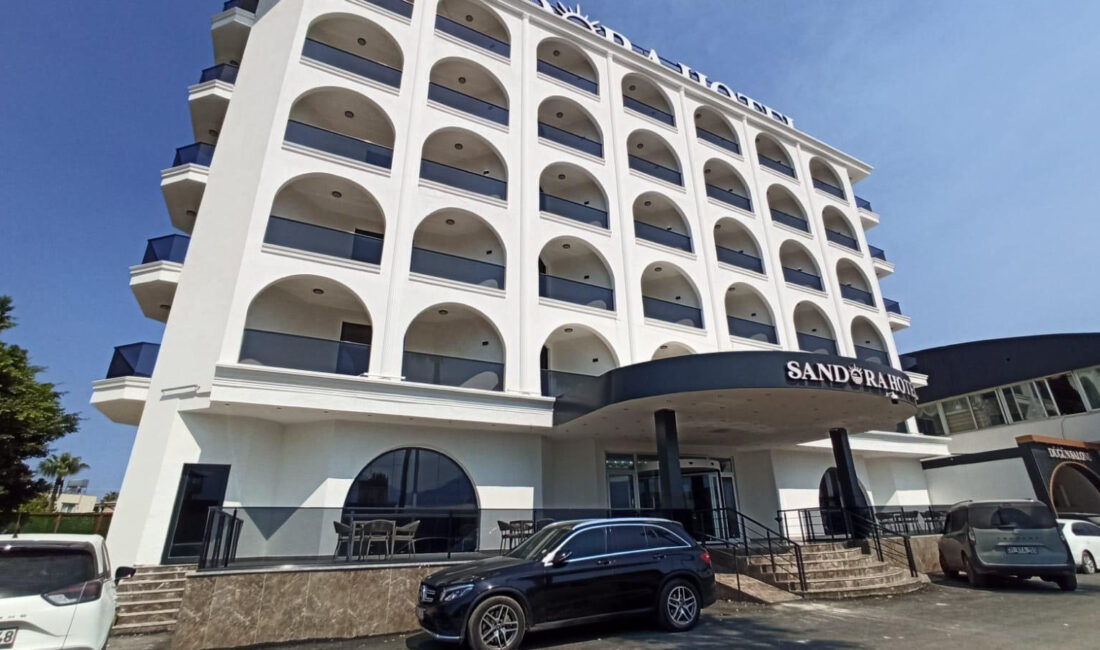 Arsuz’da turizm hareketliliğine yeni bir katkı sağlayacak Gold Sandora Otel,