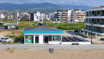 Arsuz Belediyesi tarafından Konarlı sahilinde yapımı tamamlanan ArsuzGo Kafe, çok